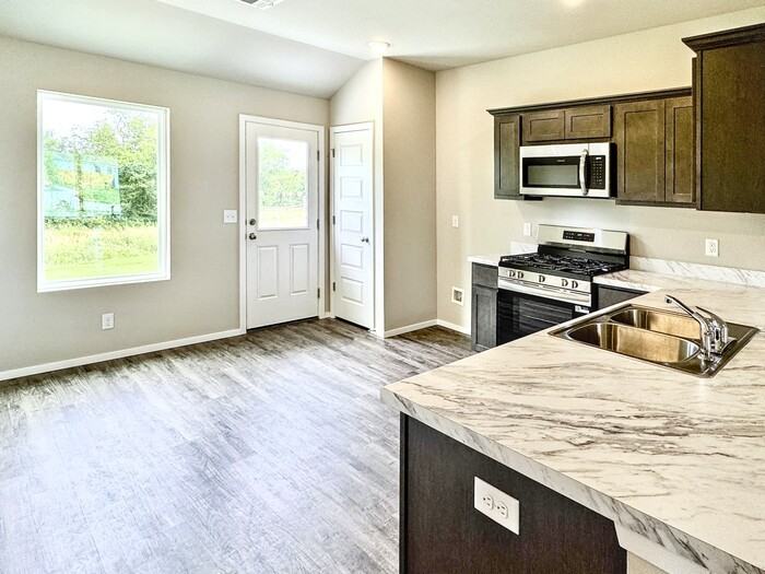 8319 E Queens St - Photo 4 of 31