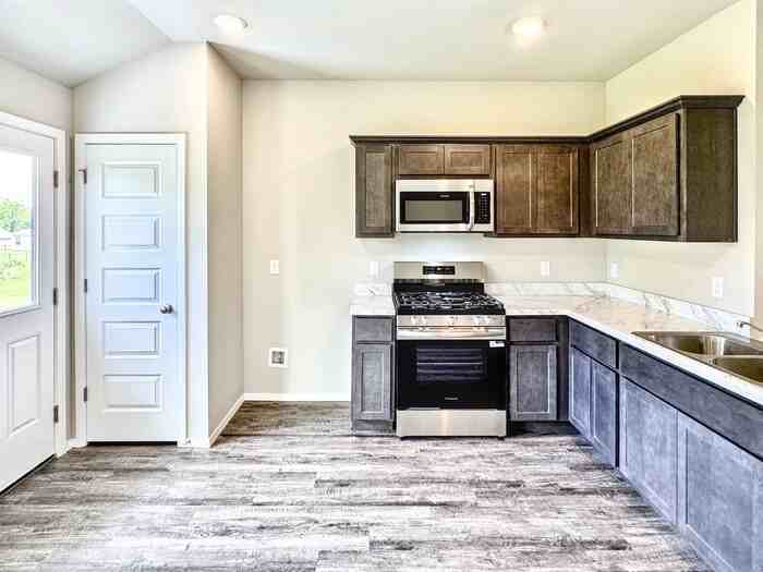 8319 E Queens St - Photo 5 of 31