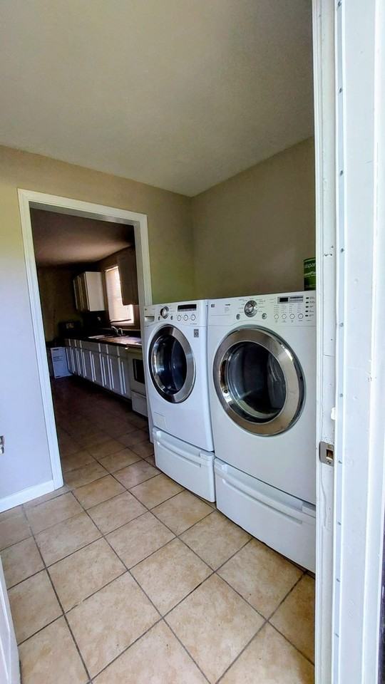 1058 West 31st Street - Photo 6 of 14