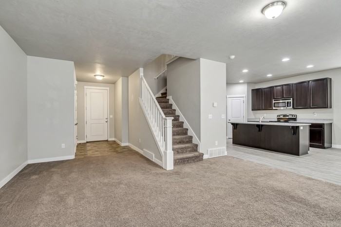 258 W Willow Creek Dr - Photo 4 of 21