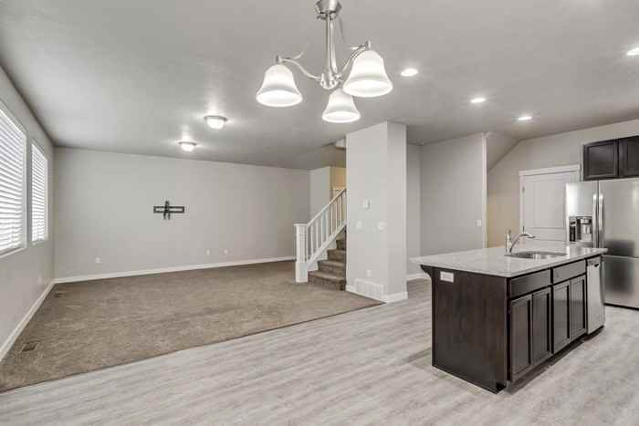 258 W Willow Creek Dr - Photo 5 of 21