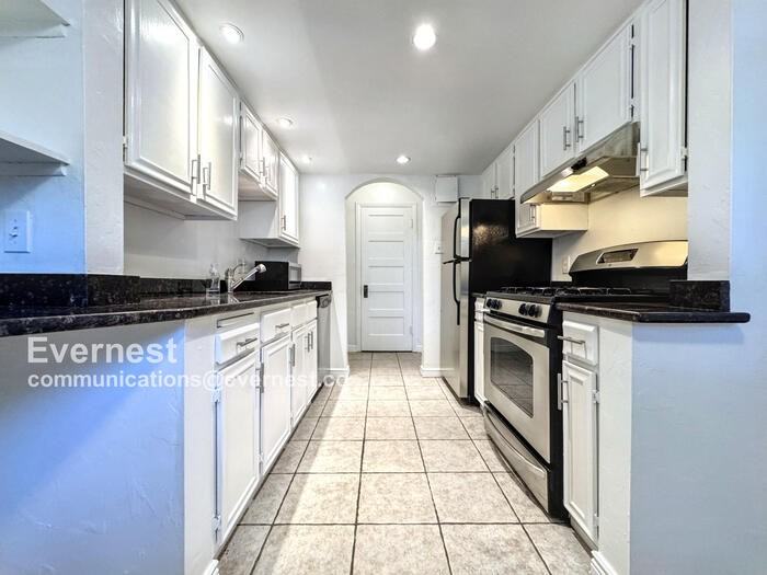 3132 E 17th Ave #B - Photo 2 of 19