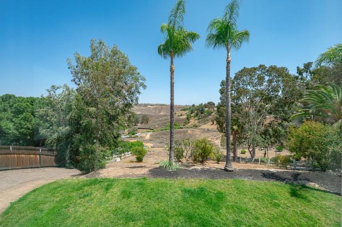 17447 Crestlake Ln - Photo 4 of 50