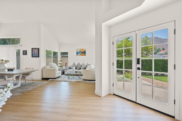 17447 Crestlake Ln - Photo 5 of 50