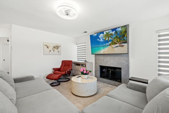 17447 Crestlake Ln - Photo 6 of 50