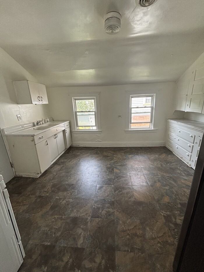 3134 West 88th Street #B - Photo 3 of 9