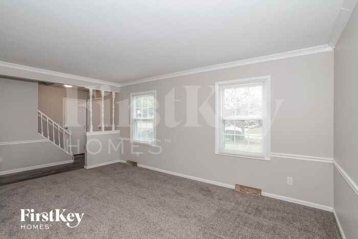 1940 Edgewater Dr - Photo 3 of 15