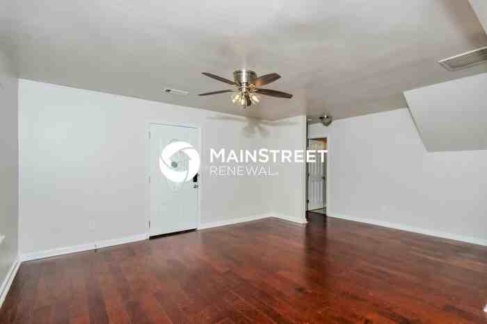 6923 Parkbrook Ln - Photo 5 of 18