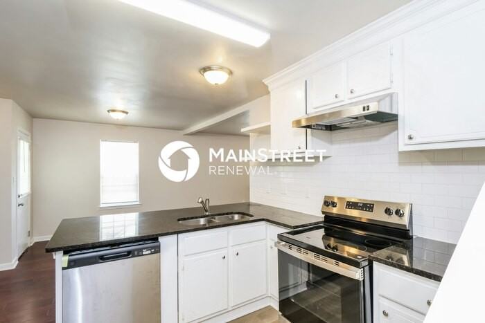 6923 Parkbrook Ln - Photo 7 of 18