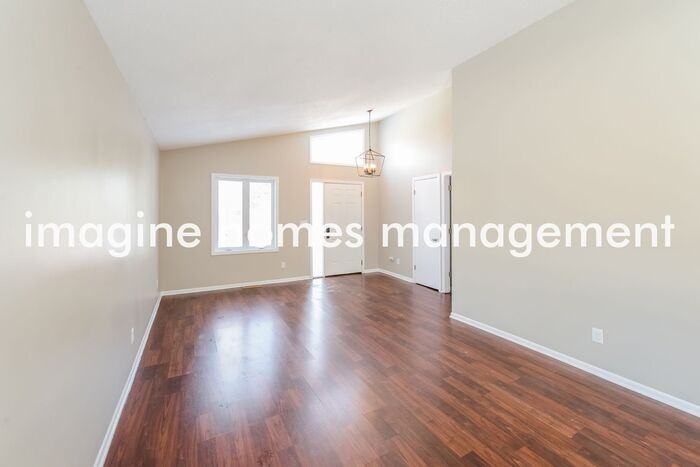 537 Raymond Ave - Photo 4 of 17