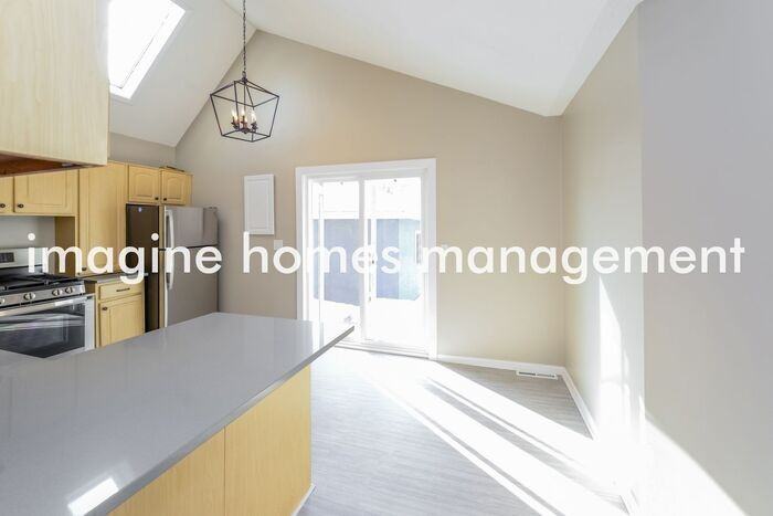 537 Raymond Ave - Photo 6 of 17