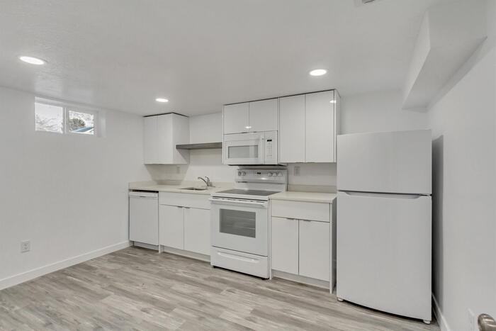 235 N 800 E - Photo 7 of 19