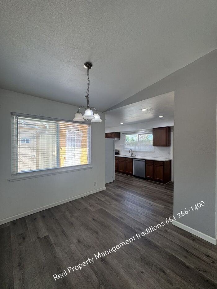 1020 W Avenue J14 - Photo 4 of 12