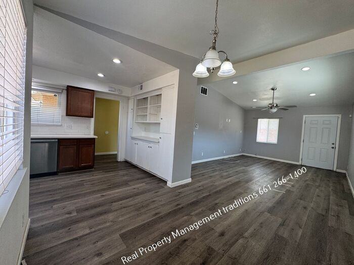 1020 W Avenue J14 - Photo 5 of 12