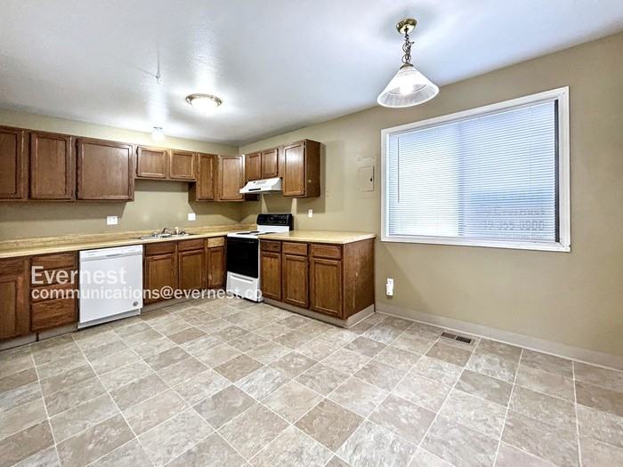 1185 Mazatlan Cir #B - Photo 4 of 28