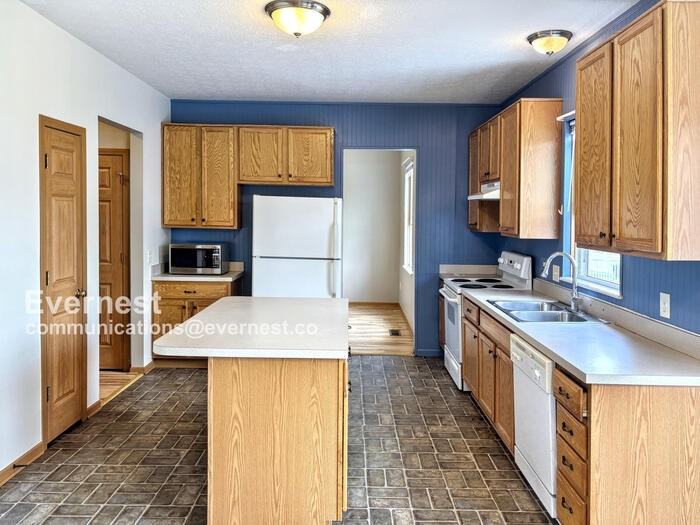 817 Bent Oak Dr - Photo 2 of 30