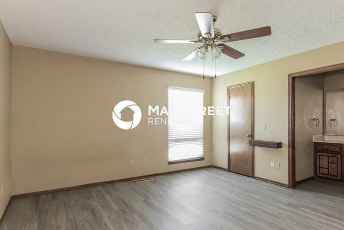 10616 S Blackwelder Ave - Photo 6 of 16