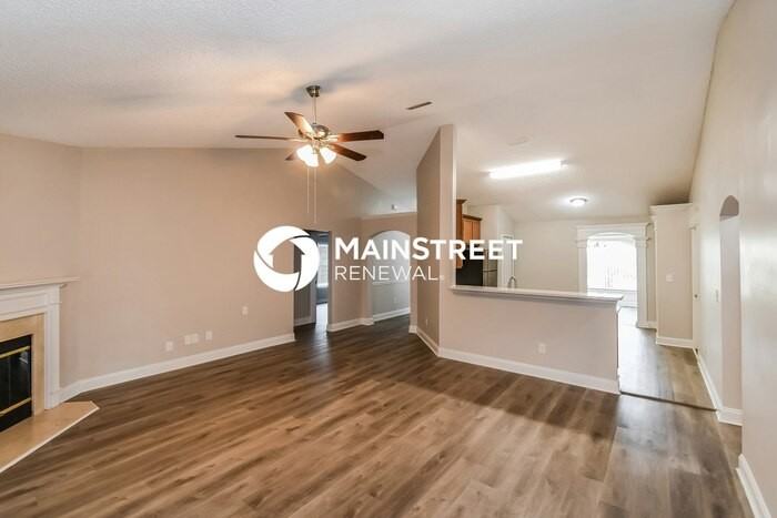 576 Thornberry Rd - Photo 3 of 16