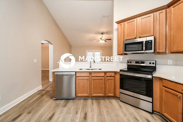576 Thornberry Rd - Photo 5 of 16