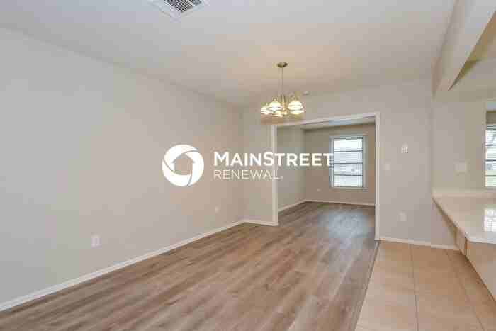 6947 Roslyn Ct - Photo 3 of 16