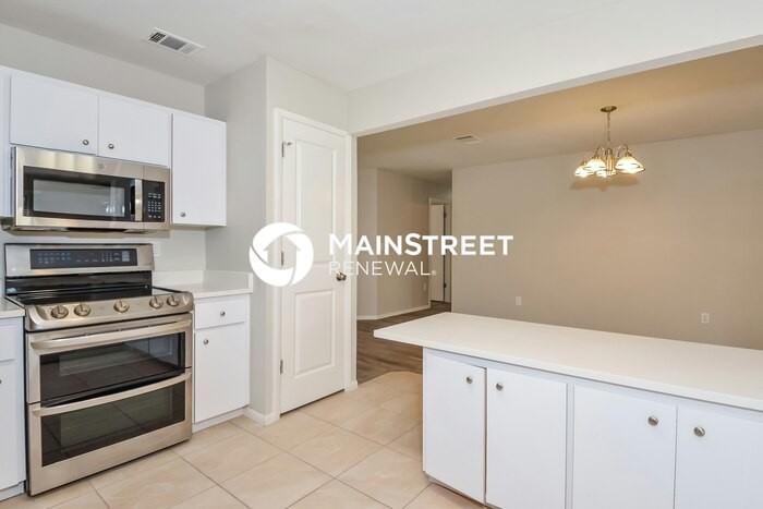 6947 Roslyn Ct - Photo 4 of 16