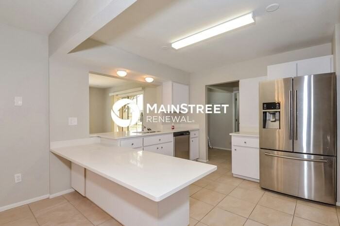 6947 Roslyn Ct - Photo 5 of 16