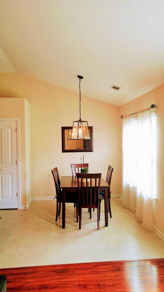 34 Twin Oaks Pl - Photo 4 of 12