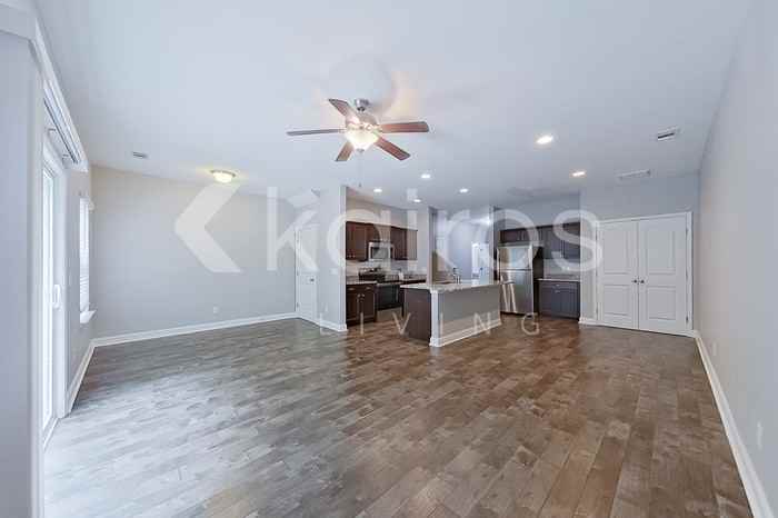 407 Ferguson Ln - Photo 4 of 22