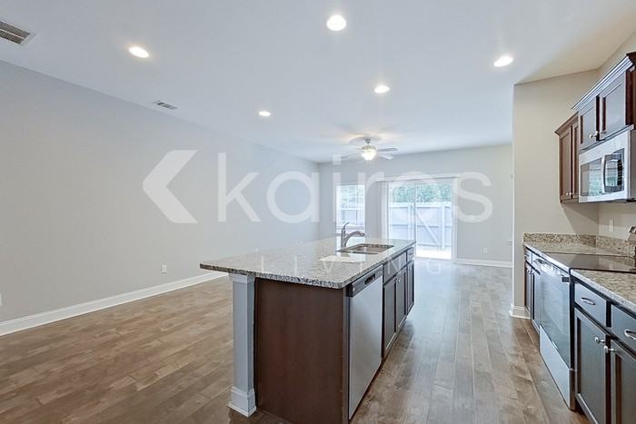 407 Ferguson Ln - Photo 5 of 22