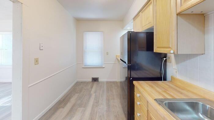 710 E Avenue F - Photo 2 of 17