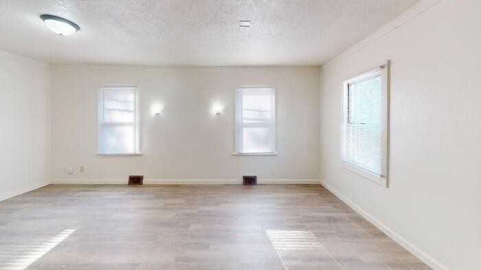 710 E Avenue F - Photo 3 of 17