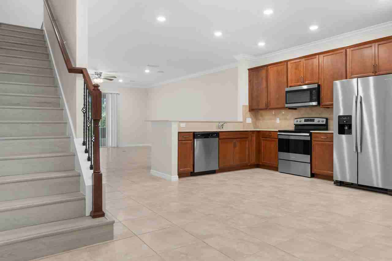 3869 Plainview Dr #1 - Photo 3 of 33