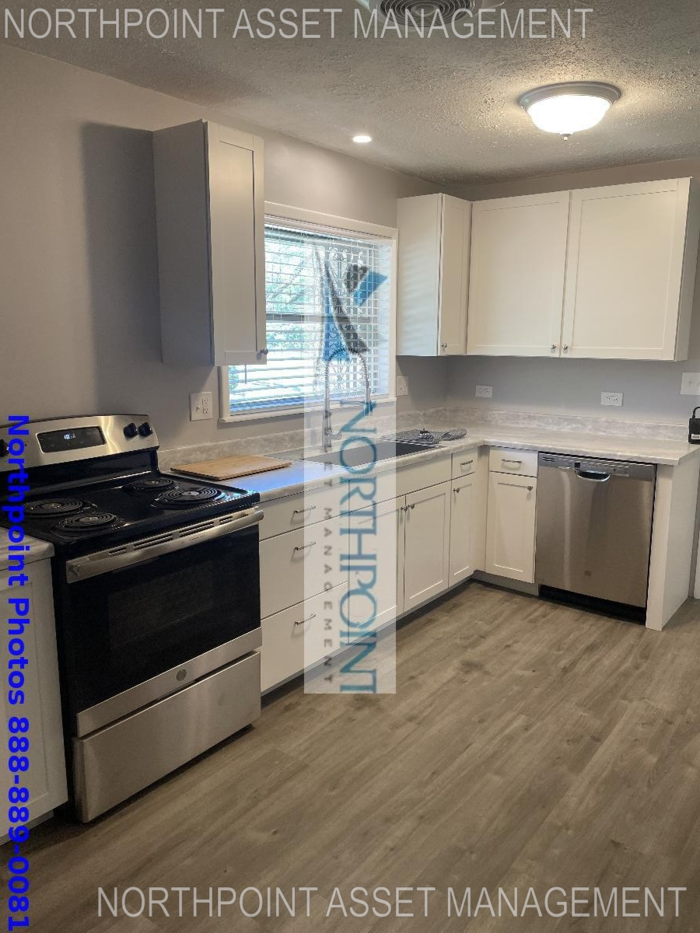 2301 Elmwood Circle Southeast - Photo 3 of 18