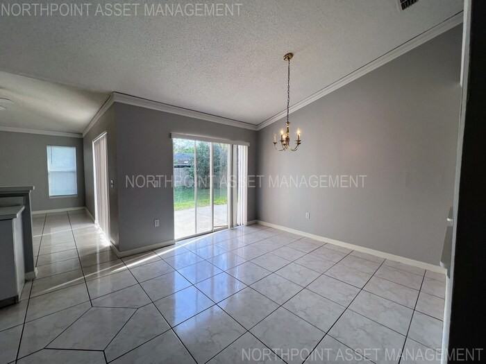 220 Canterbury Court - Photo 6 of 28