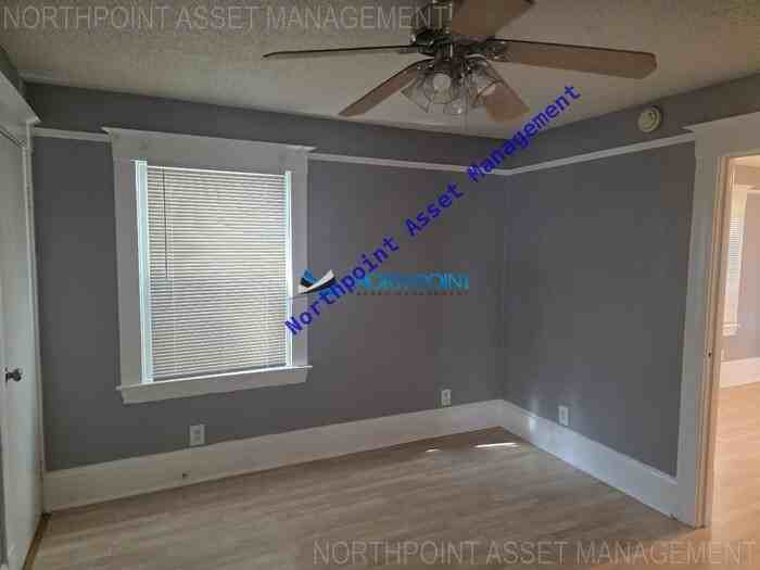 525 14th St #525 - Photo 2 of 10