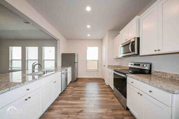 2041 Hialeah Dr - Photo 3 of 17