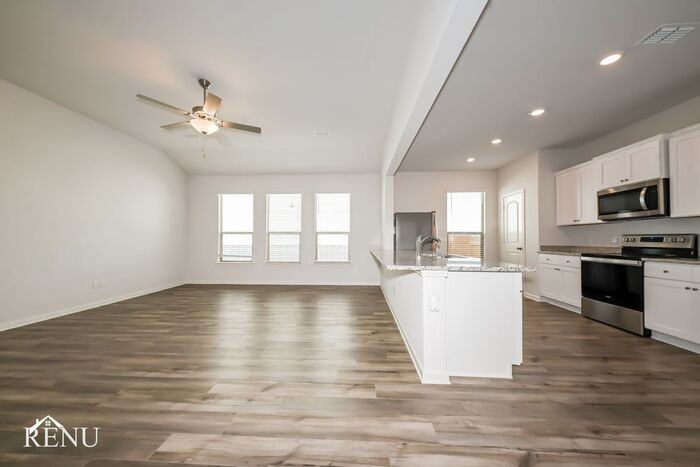 2041 Hialeah Dr - Photo 5 of 17