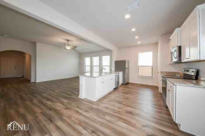 2041 Hialeah Dr - Photo 7 of 17