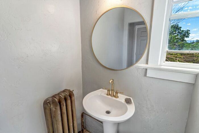 529 Colorado Ave #210 - Photo 6 of 9