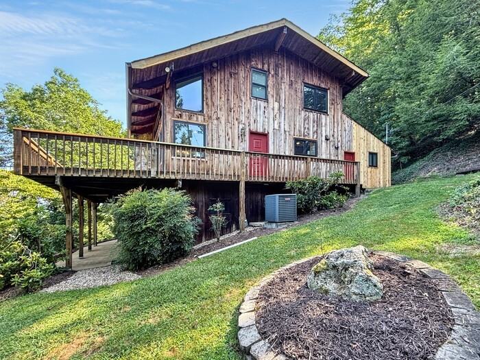 5709 Vincent Rd - Photo 4 of 40