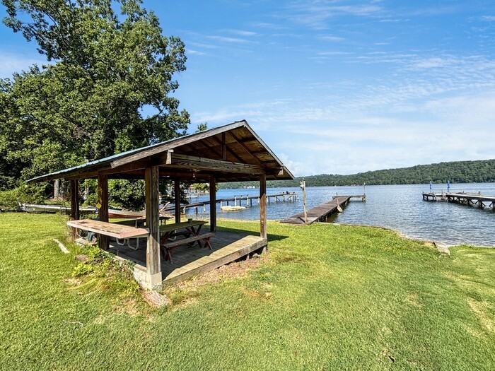 5709 Vincent Rd - Photo 2 of 40