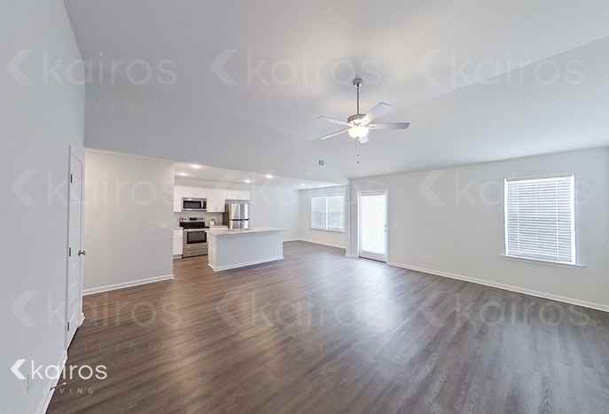 205 Redwood Ct - Photo 4 of 14