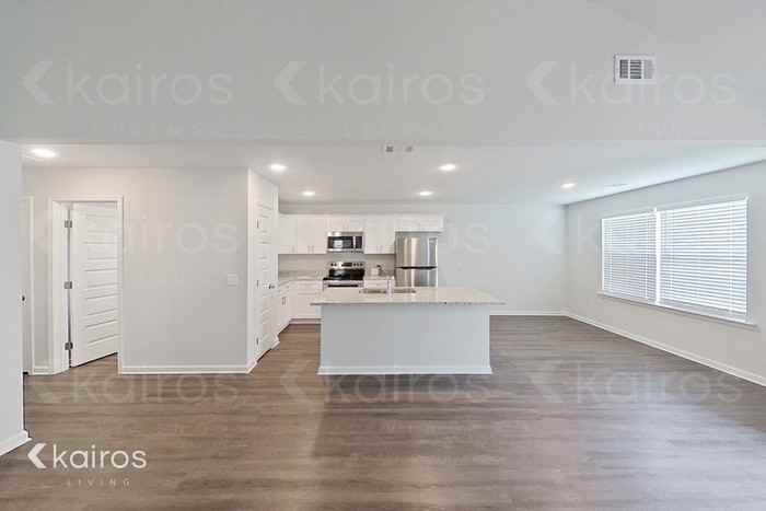 205 Redwood Ct - Photo 5 of 14