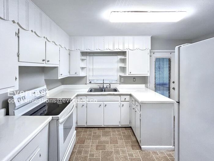 333 Robertson Ave - Photo 2 of 14