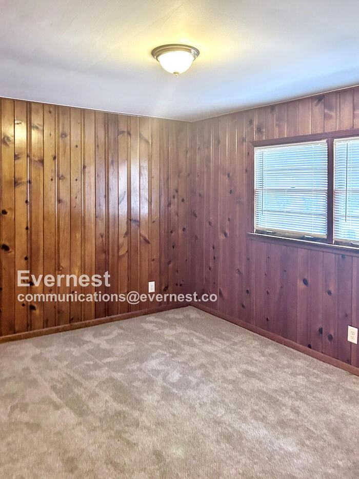 333 Robertson Ave - Photo 7 of 14