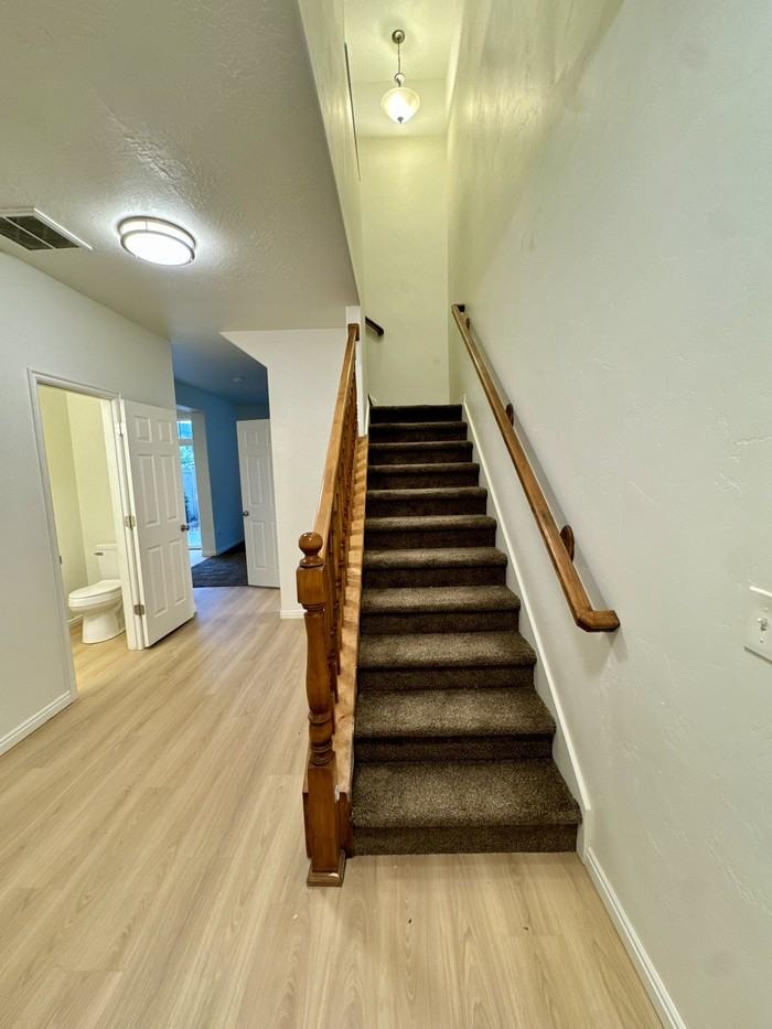 1136 Sutton Dr - Photo 3 of 27