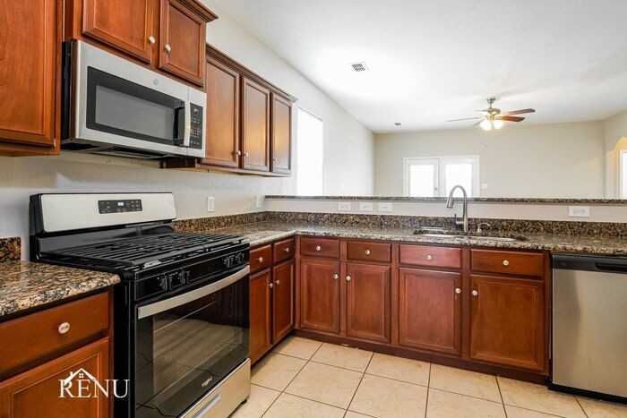 6670 Charleston Dr - Photo 3 of 17