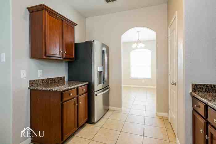 6670 Charleston Dr - Photo 4 of 17
