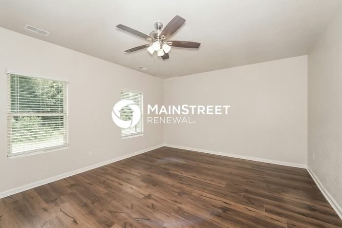 880 Clover Cir - Photo 5 of 19