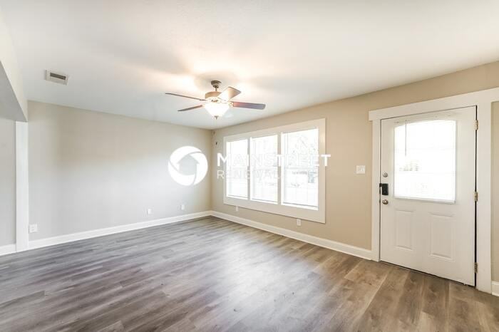 102 Barton St - Photo 5 of 17